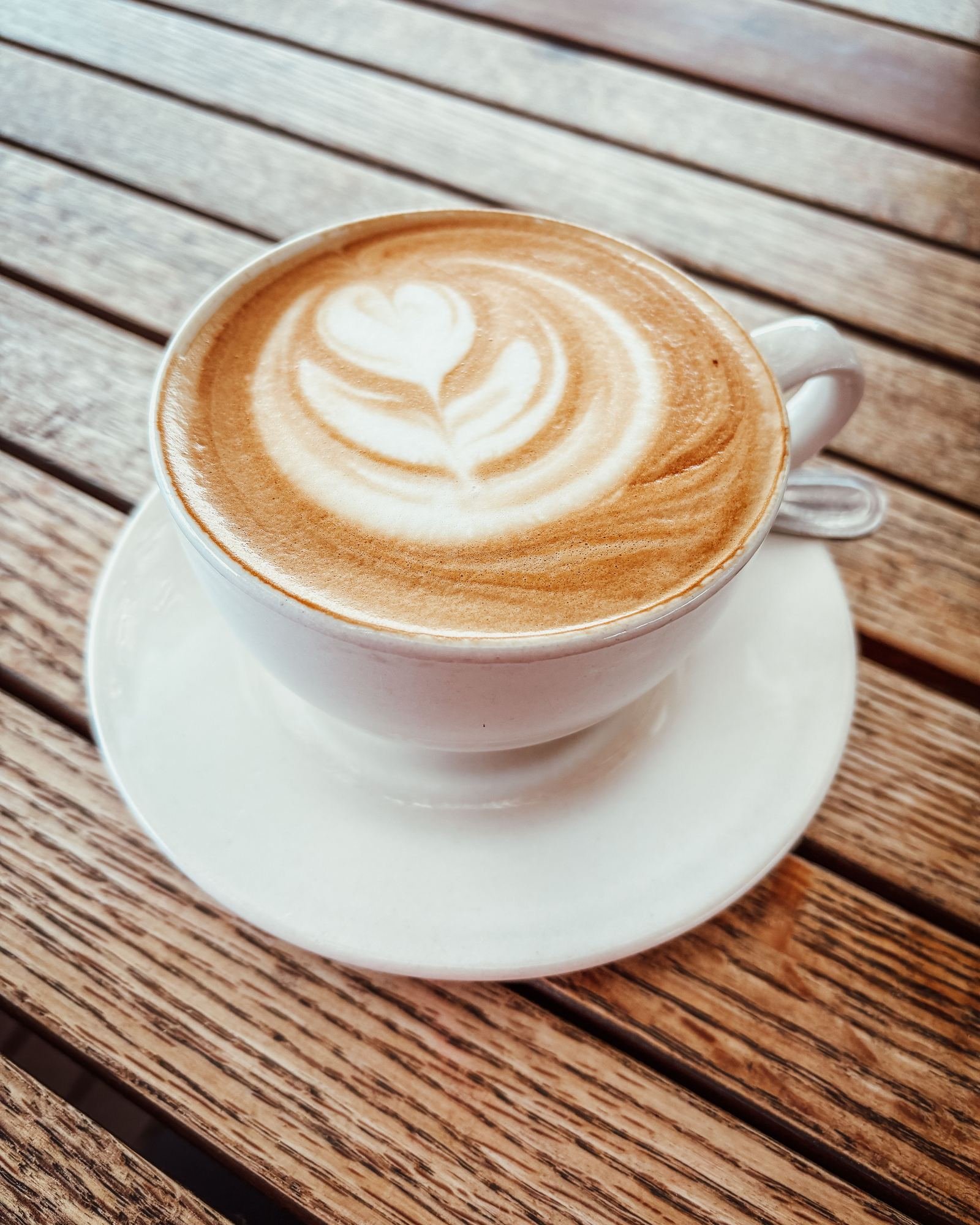 Café con leche recién hecho